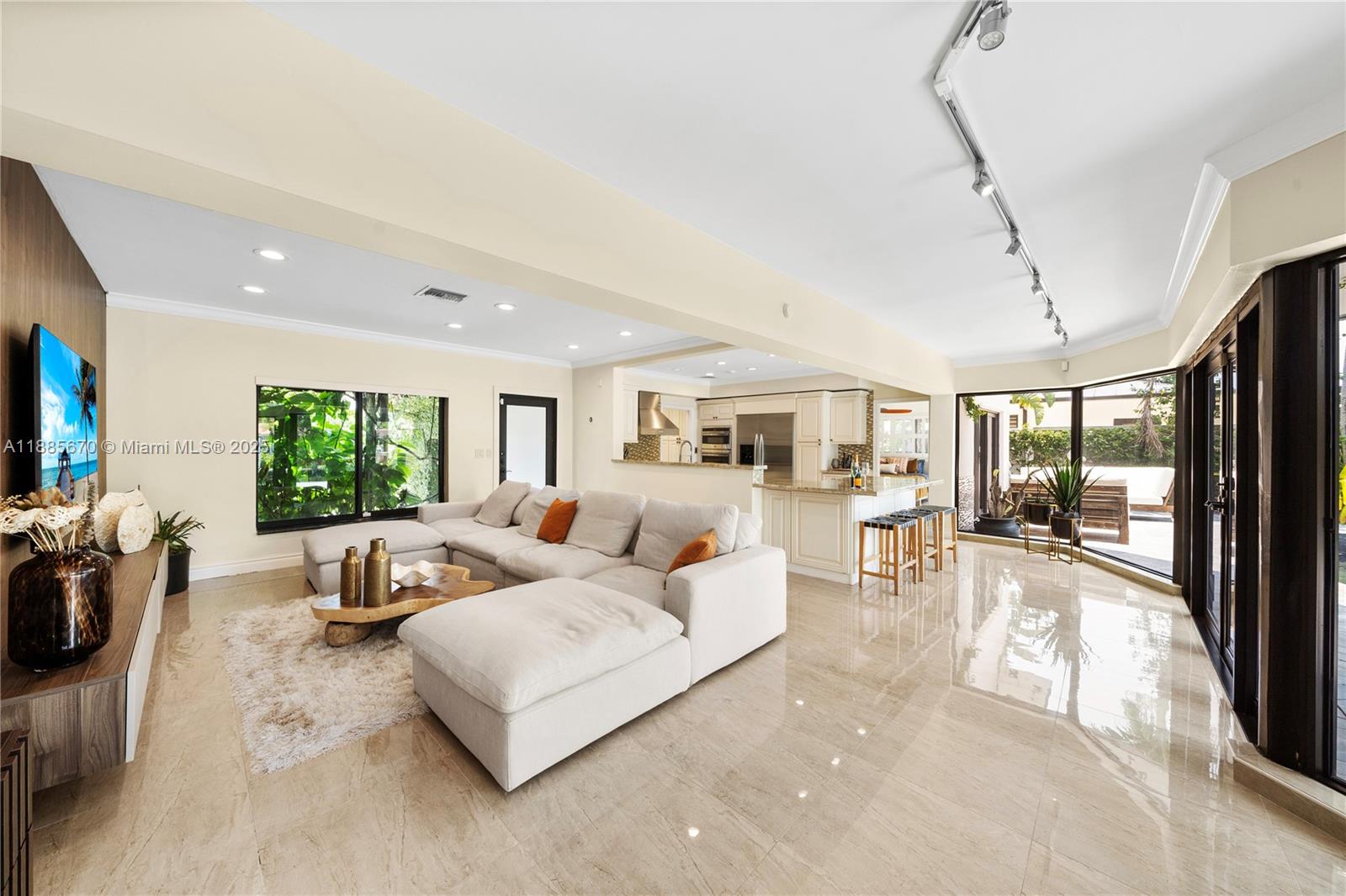 AMD PL BISCAYNE PINES - Residential Lease