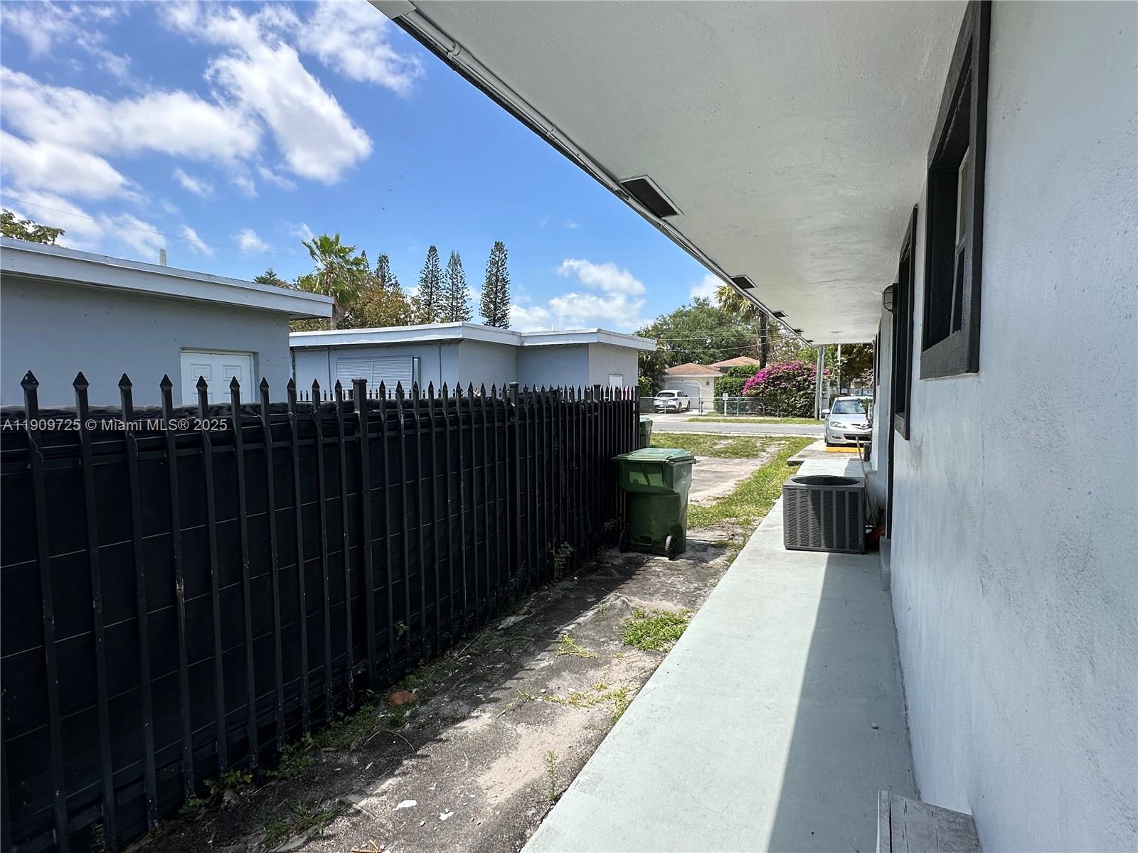TOWN OF HALLANDALE B-13 - Residential Lease