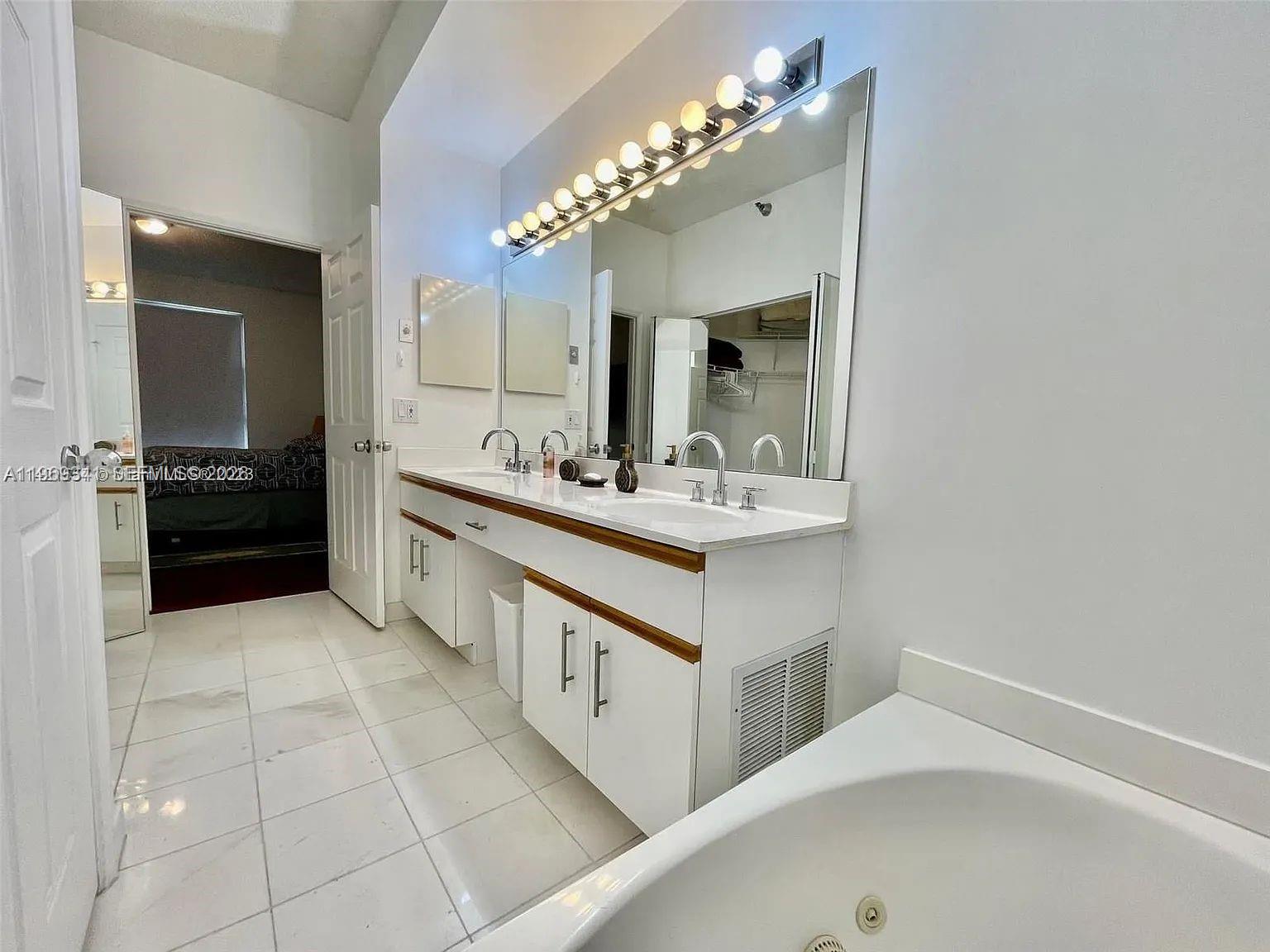 MYSTIC POINTE TOWER 600 C - Residential Lease