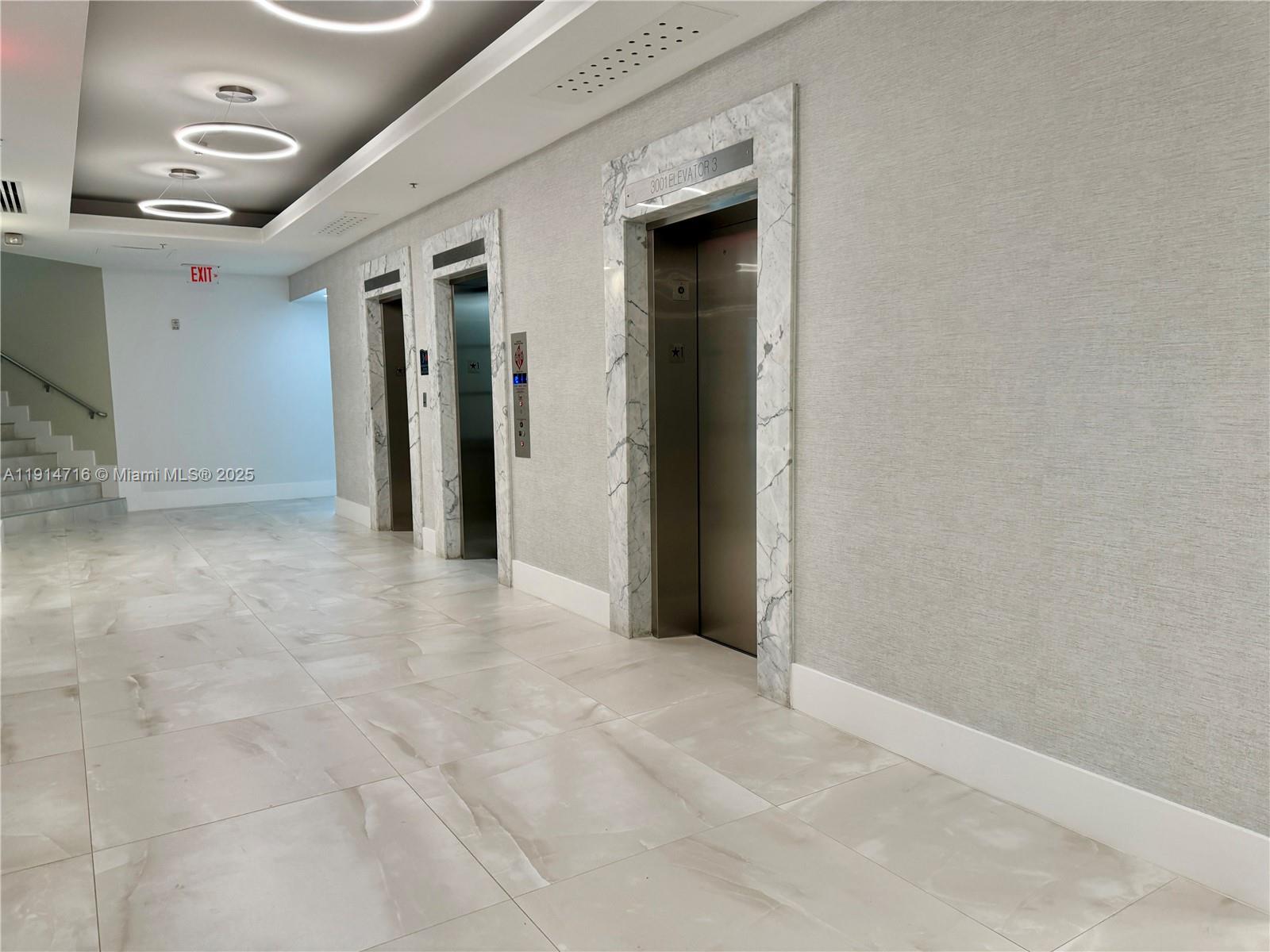 RESIDENCES ON HOLLYWOOD B - Residential Lease