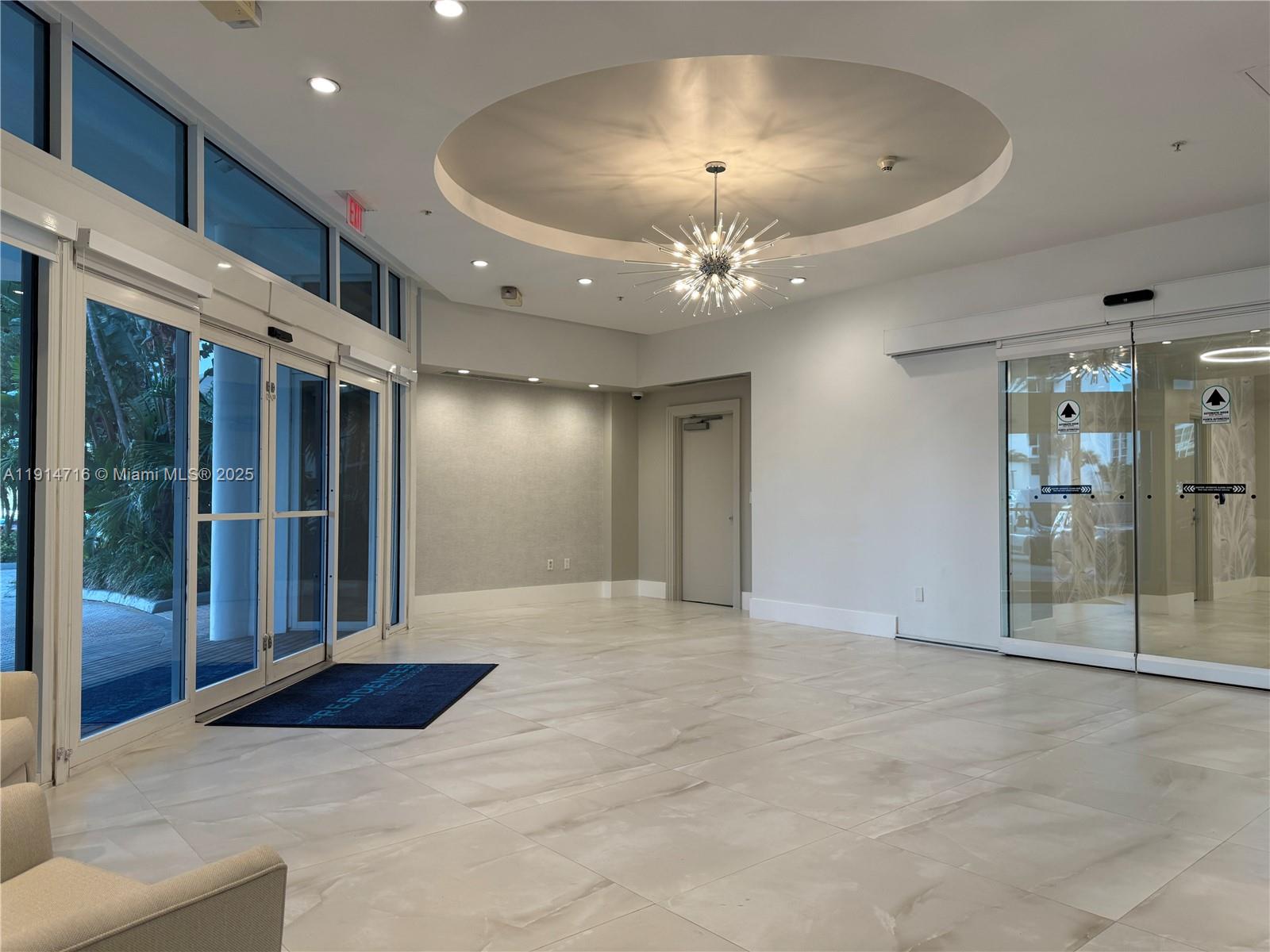 RESIDENCES ON HOLLYWOOD B - Residential Lease