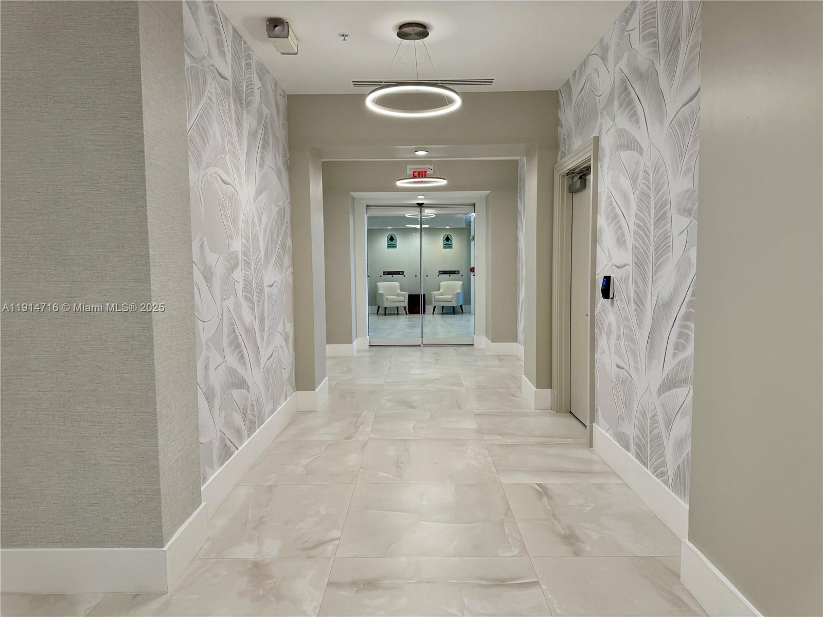 RESIDENCES ON HOLLYWOOD B - Residential Lease