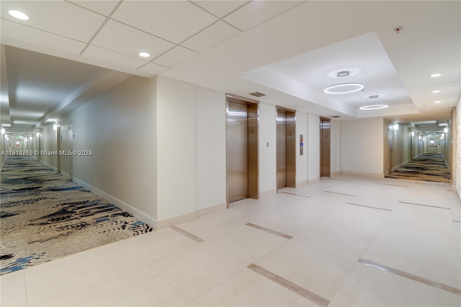 RESIDENCES ON HOLLYWOOD B - Residential Lease