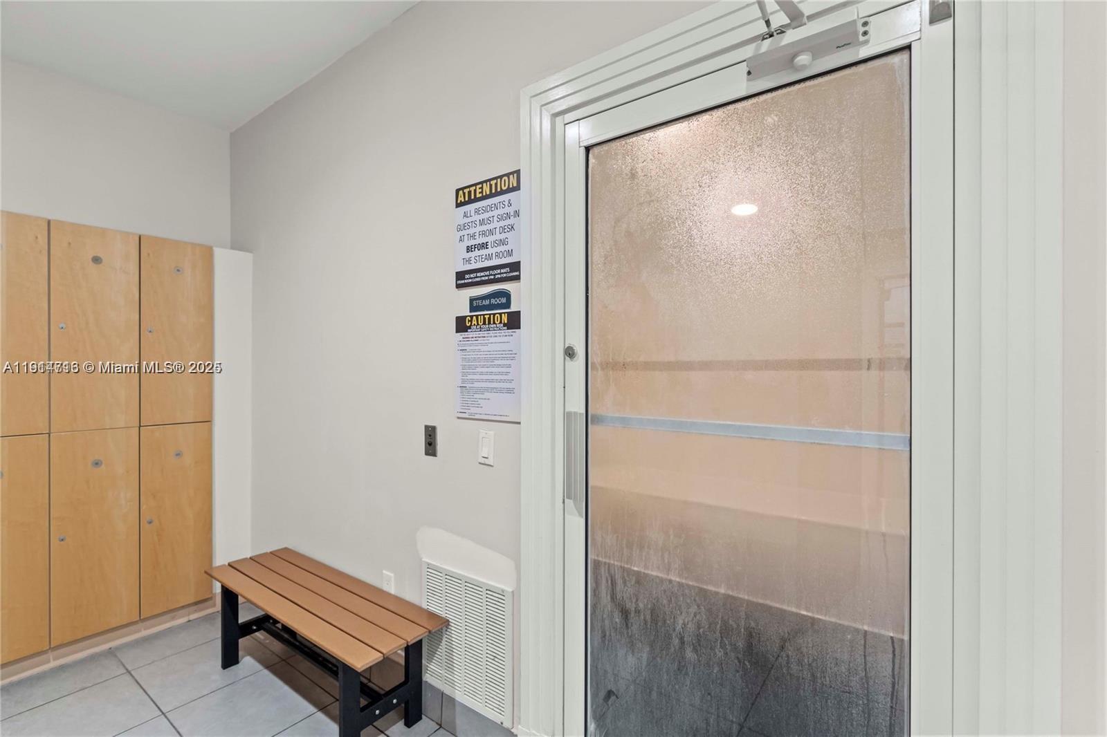 RESIDENCES ON HOLLYWOOD B - Residential Lease