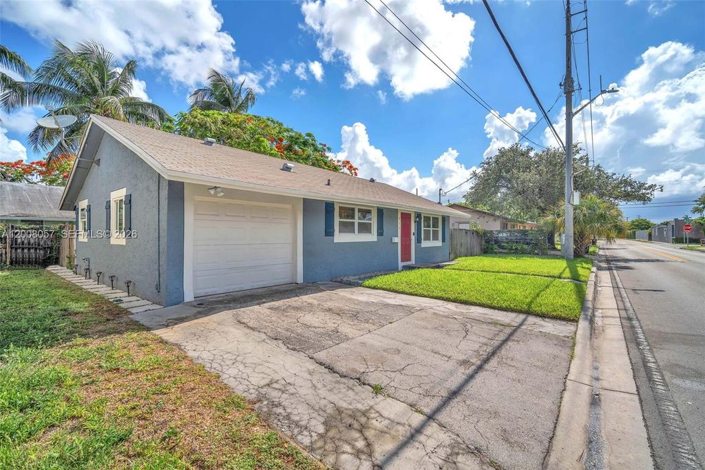 Photo of 515 NE 11th St, Fort Lauderdale, FL 33304 (MLS # A12008057)