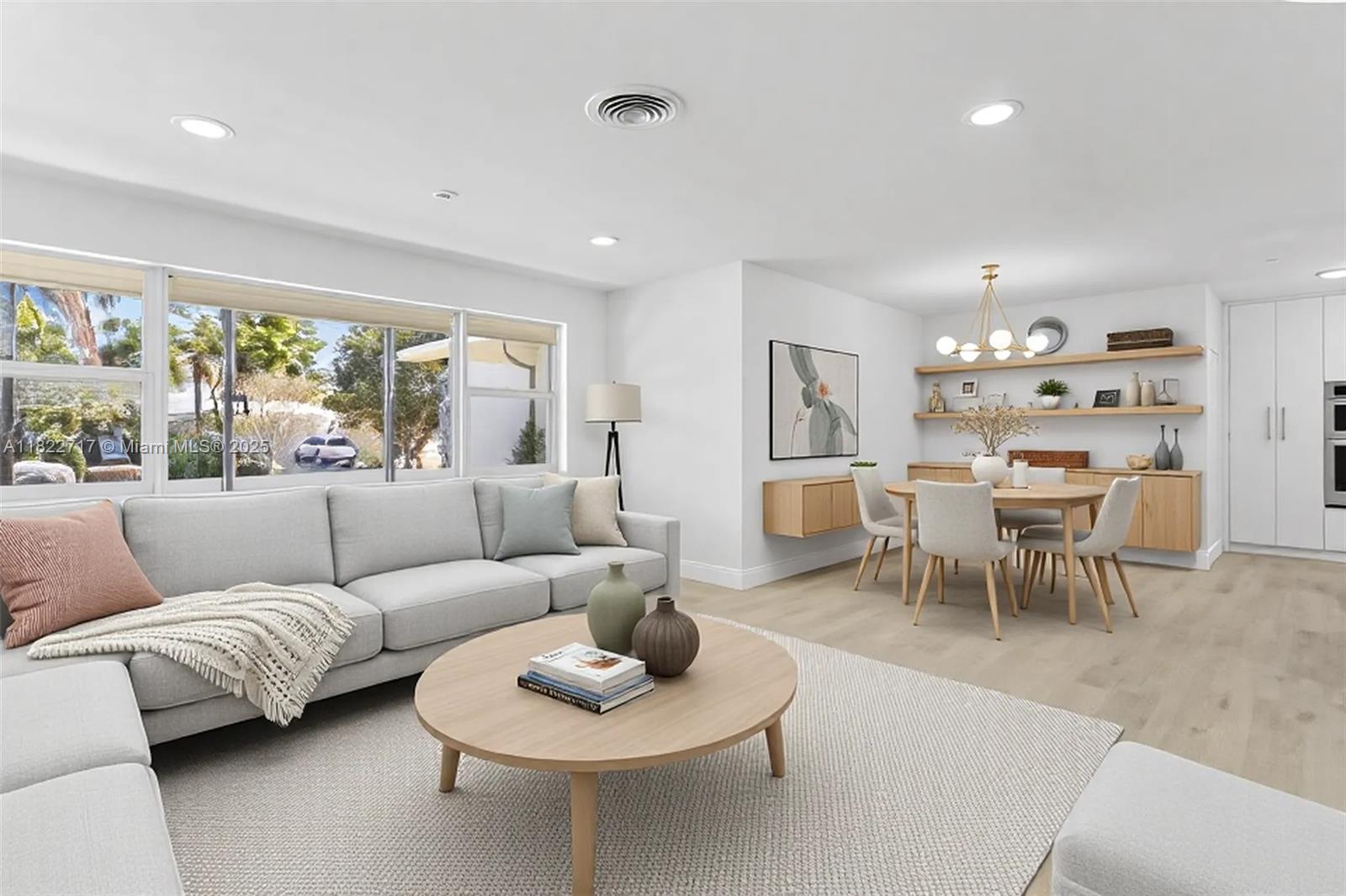 HOLLYWOOD HILLS - Residential