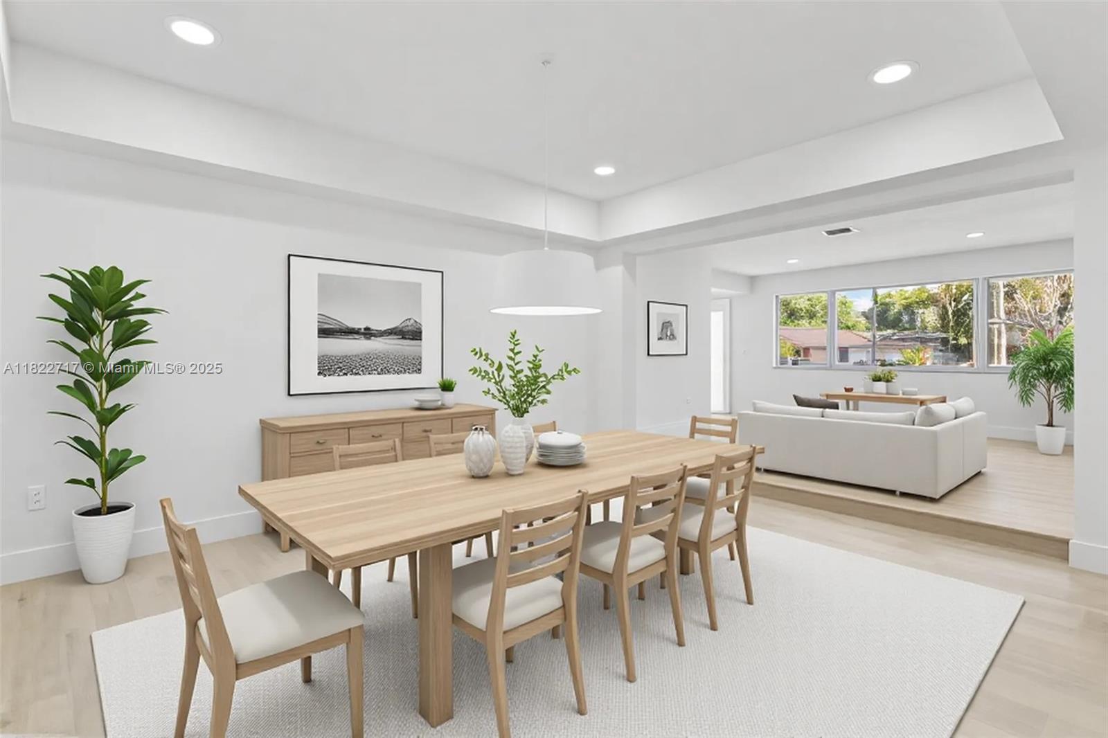 HOLLYWOOD HILLS - Residential