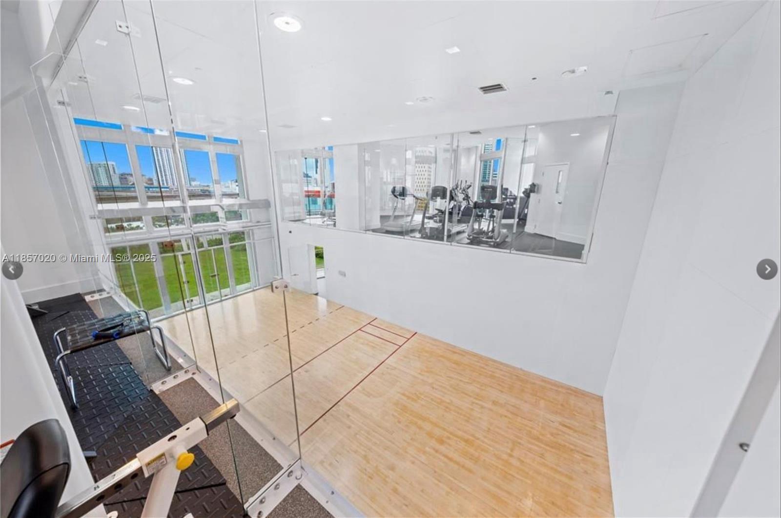 WIND CONDO - Residential