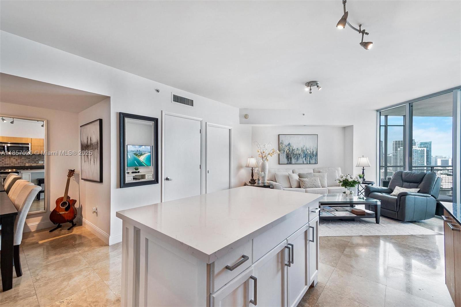 WIND CONDO - Residential