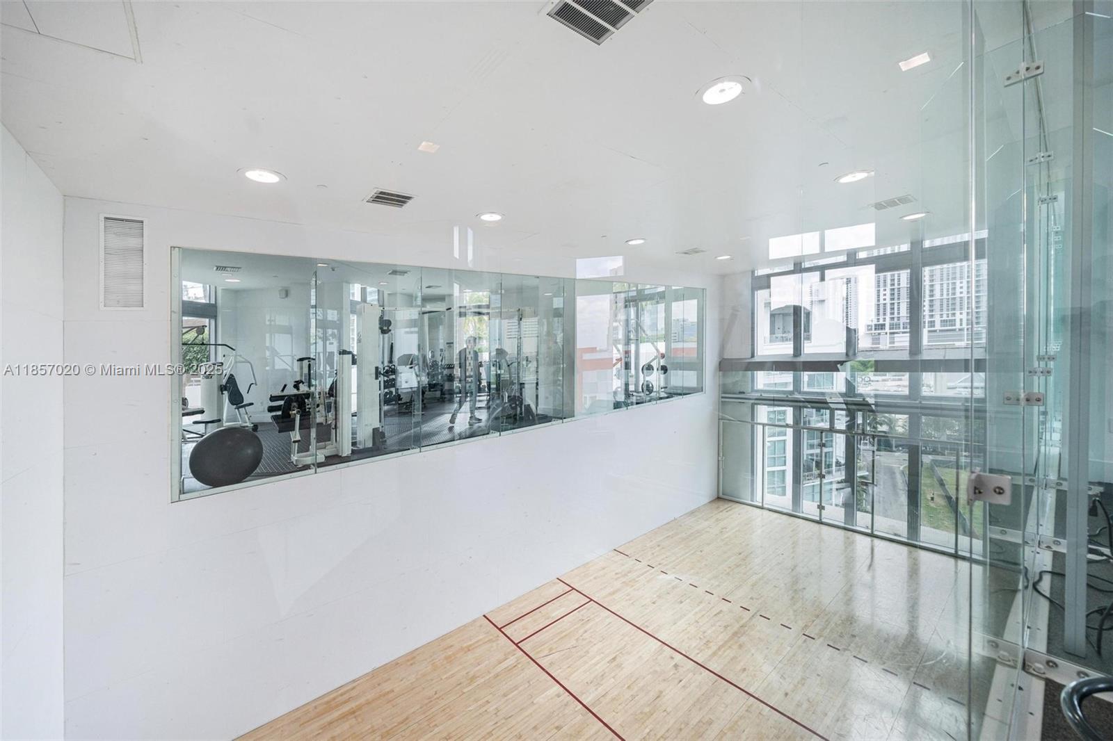 WIND CONDO - Residential