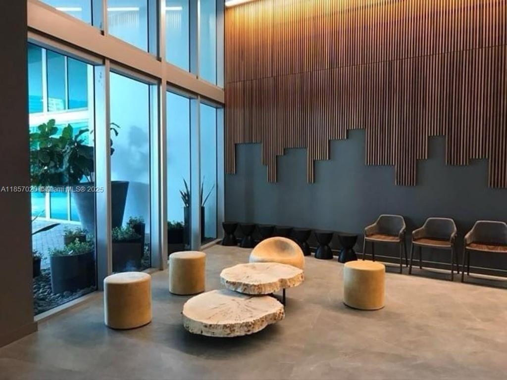 WIND CONDO - Residential