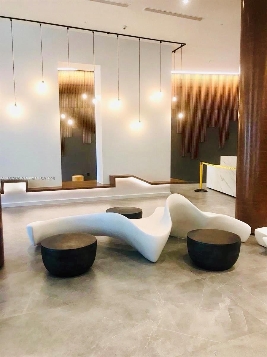 WIND CONDO - Residential