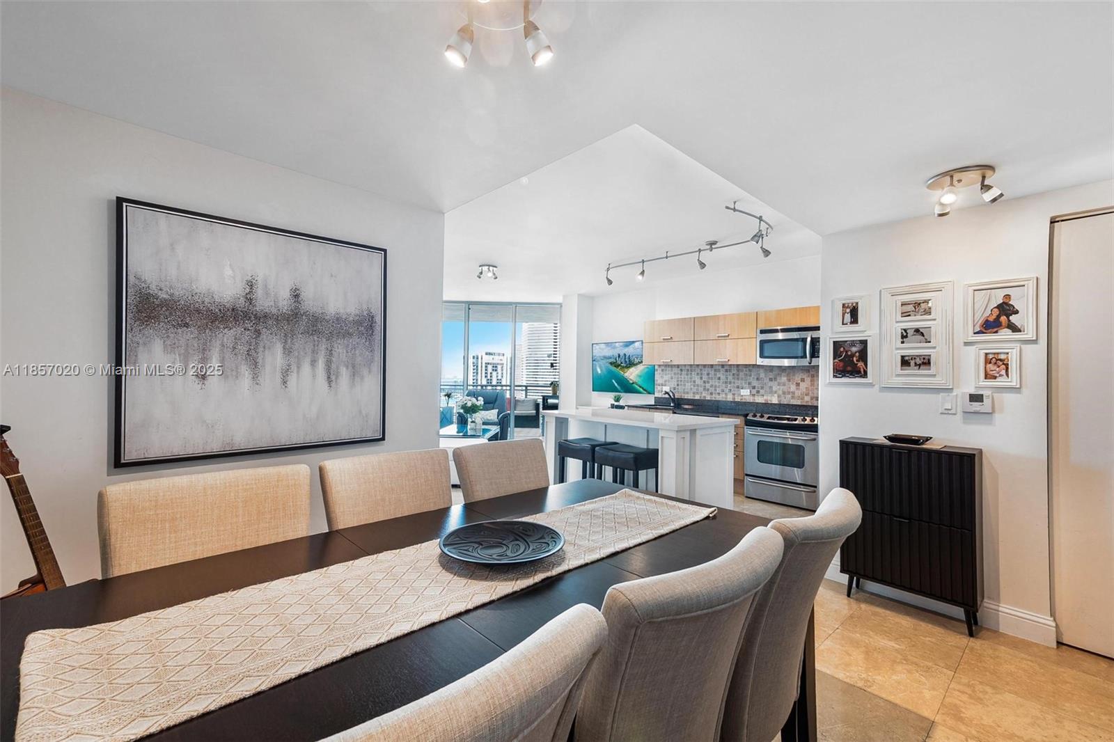 WIND CONDO - Residential