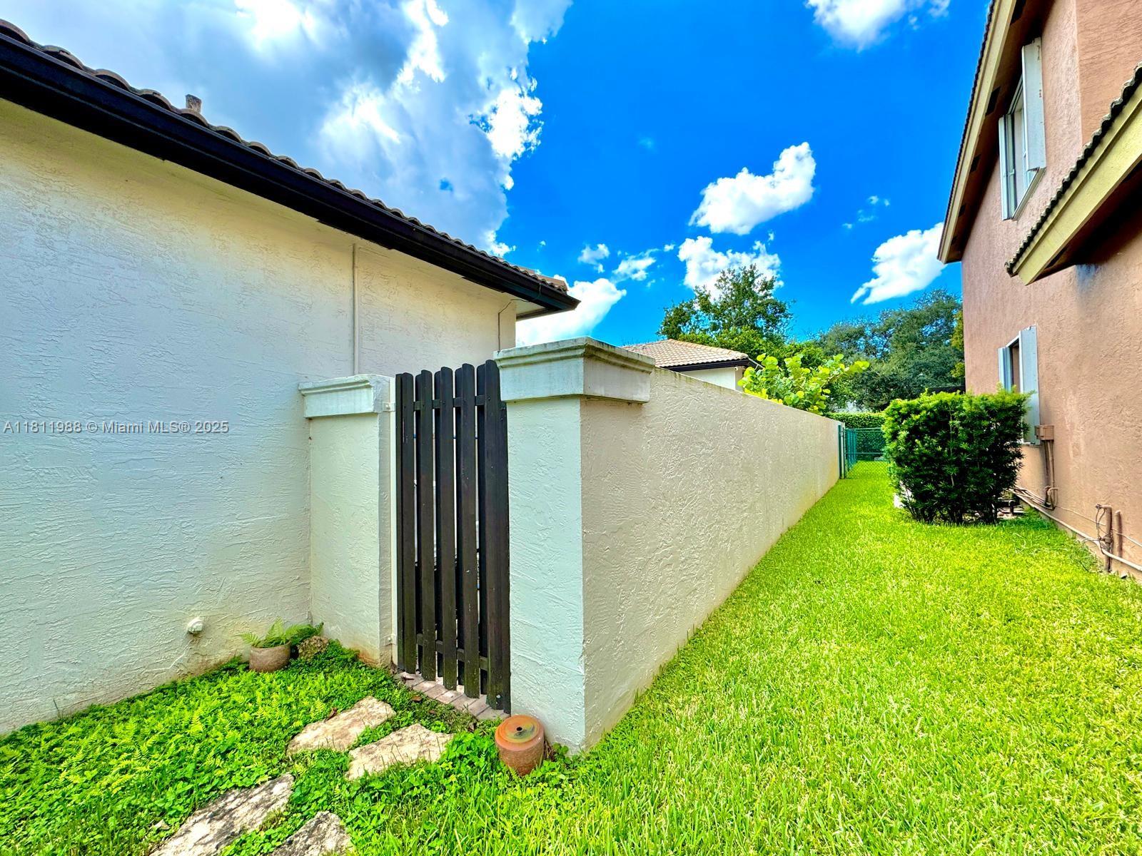 PEMBROKE SHORES - Residential Lease
