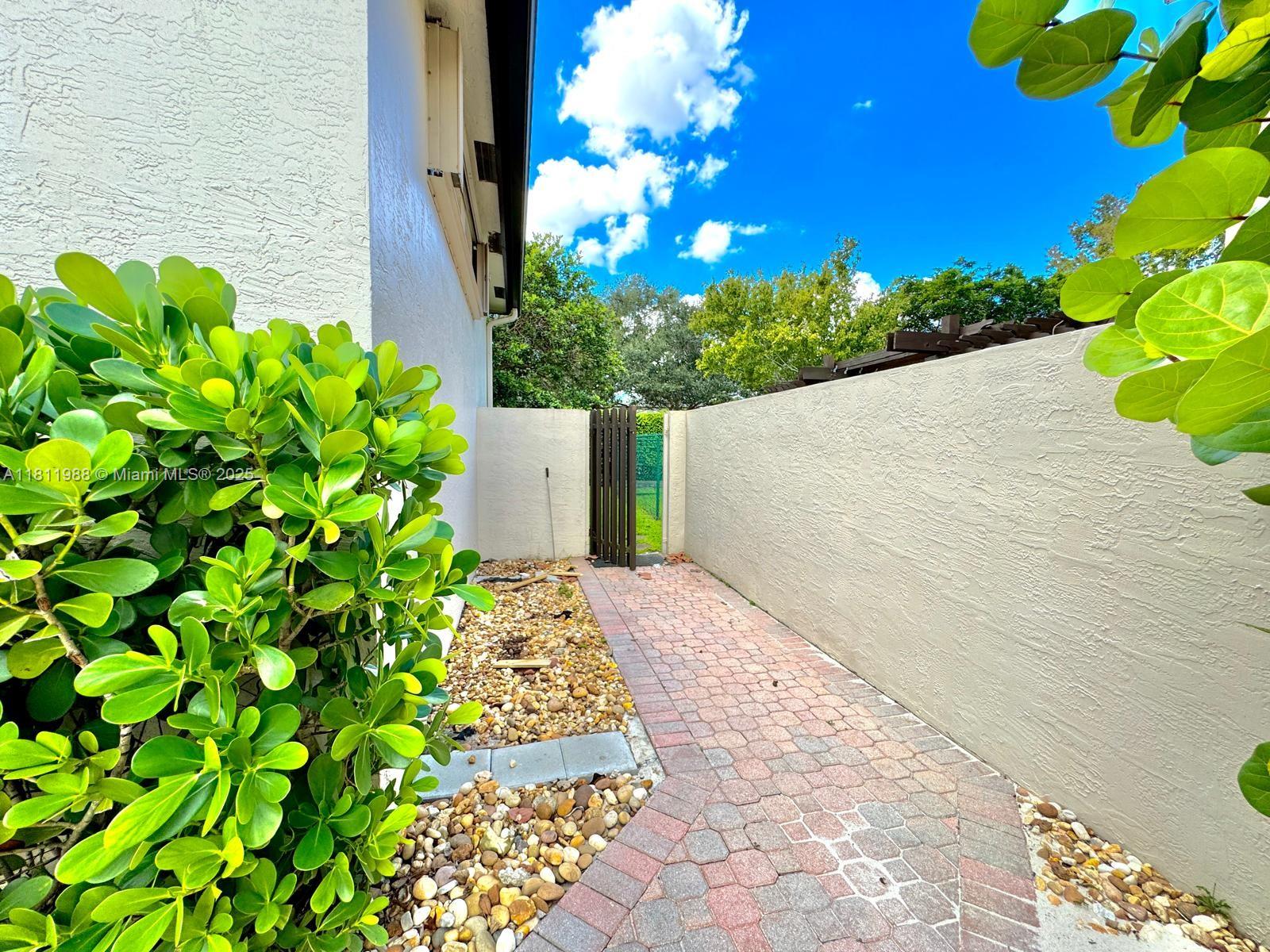 PEMBROKE SHORES - Residential Lease