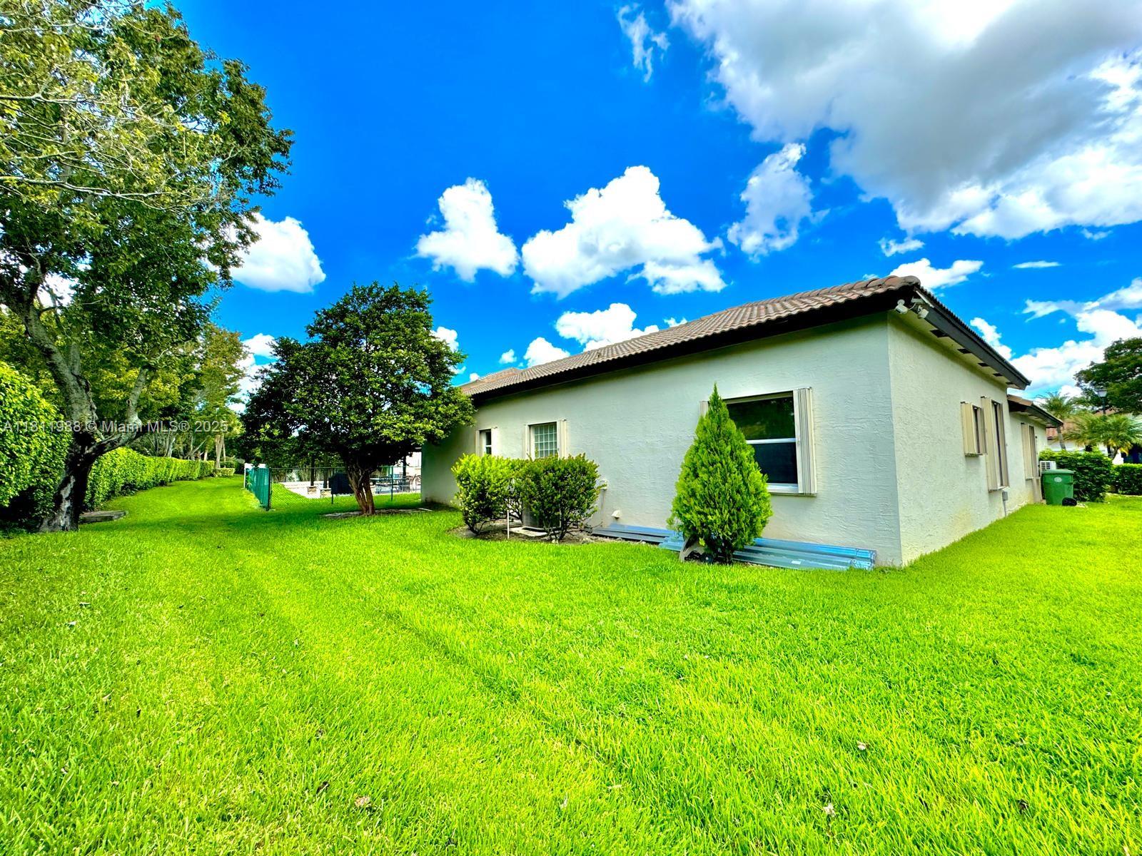 PEMBROKE SHORES - Residential Lease