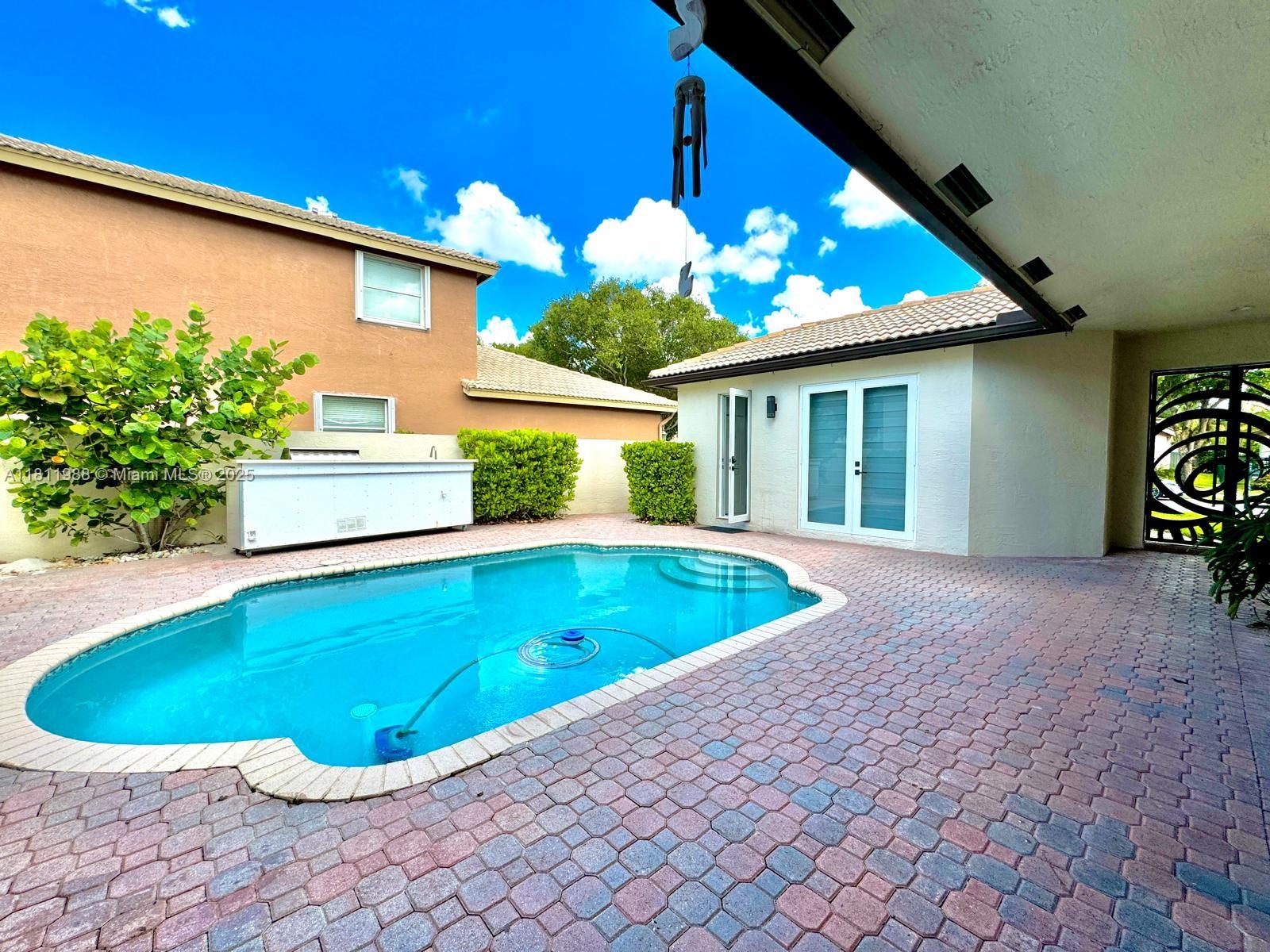 PEMBROKE SHORES - Residential Lease