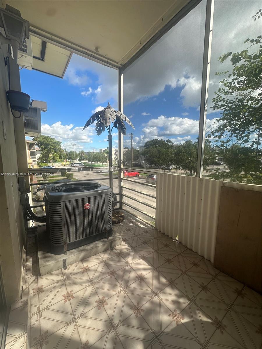 MAR-LEN GARDENS NO 12 COR - Residential