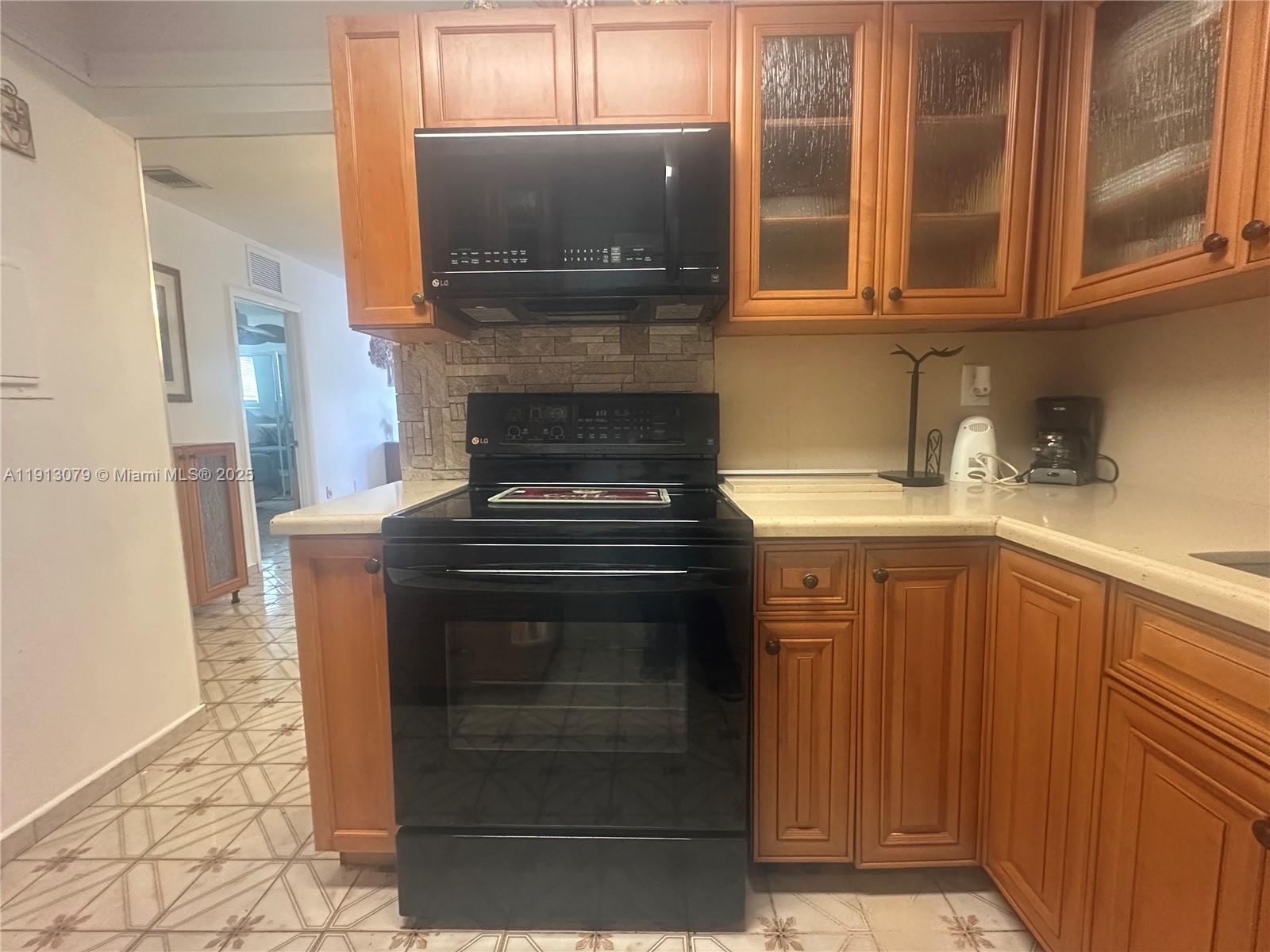 MAR-LEN GARDENS NO 12 COR - Residential