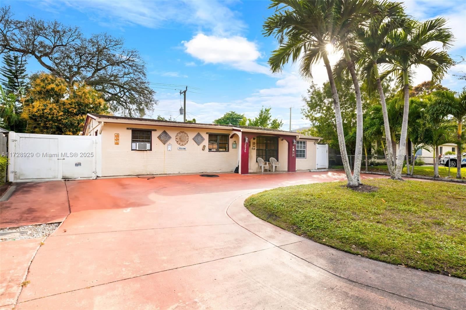 Property for Sale at 5626 Atlanta St, Hollywood, Broward County, Florida - Bedrooms: 5 
Bathrooms: 4  - $450,000