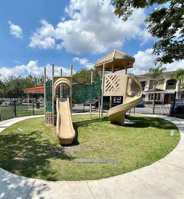 For Rent Spacious 3 Bed / 3 Bath Condo in Homestead. Discover this beautifully maintained 3-bedroom, 3-bathroom condo located in a gated community in the area of Homestead. This bright and open unit features a modern kitchen, in-unit washer and dryer, generous living spaces, and a private balcony with garden views. The community offers excellent amenities including a swimming pool, landscaped common areas, and 24/7 security. Conveniently located just minutes from top-rated schools, shopping centers, the Florida Turnpike, and Homestead Speedway. A fantastic opportunity! Call today!