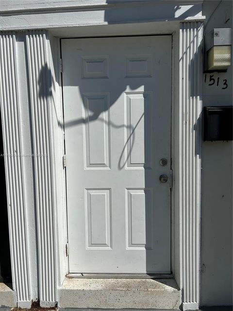 1513 NW 81st St 1513 Miami FL 33147