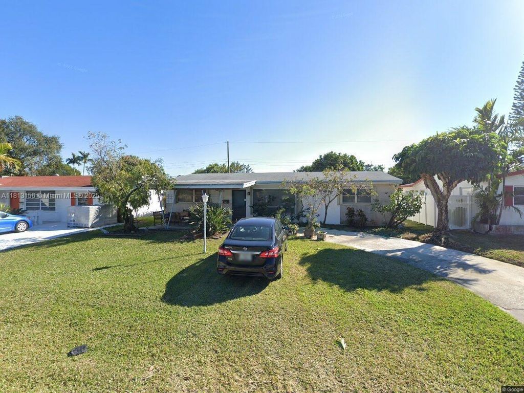 Photo of 641 SW 4th Ct, Hallandale Beach, FL 33009 (MLS # A11813156)