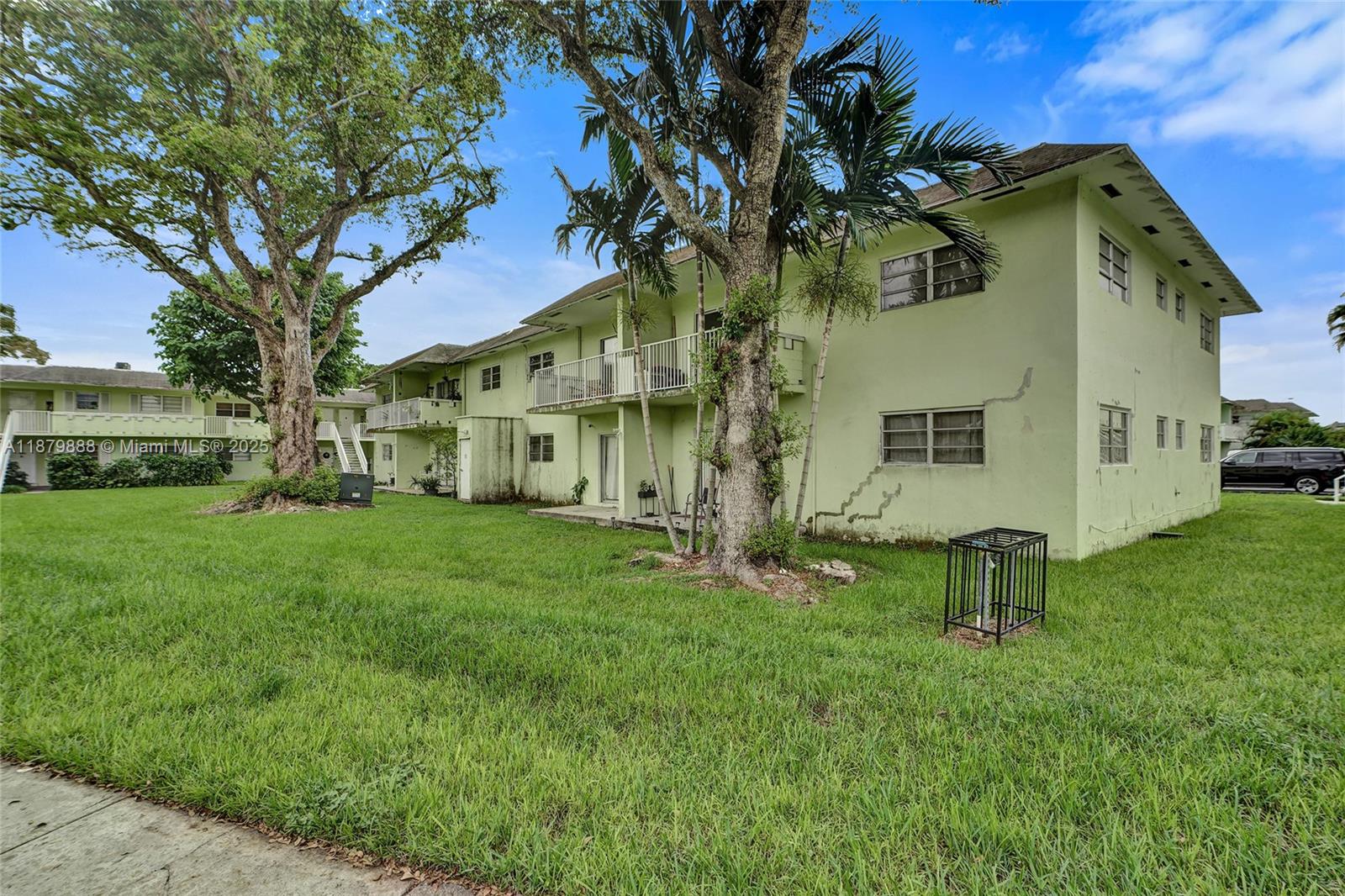 VILLAGE AT DADELAND CONDO - Residential