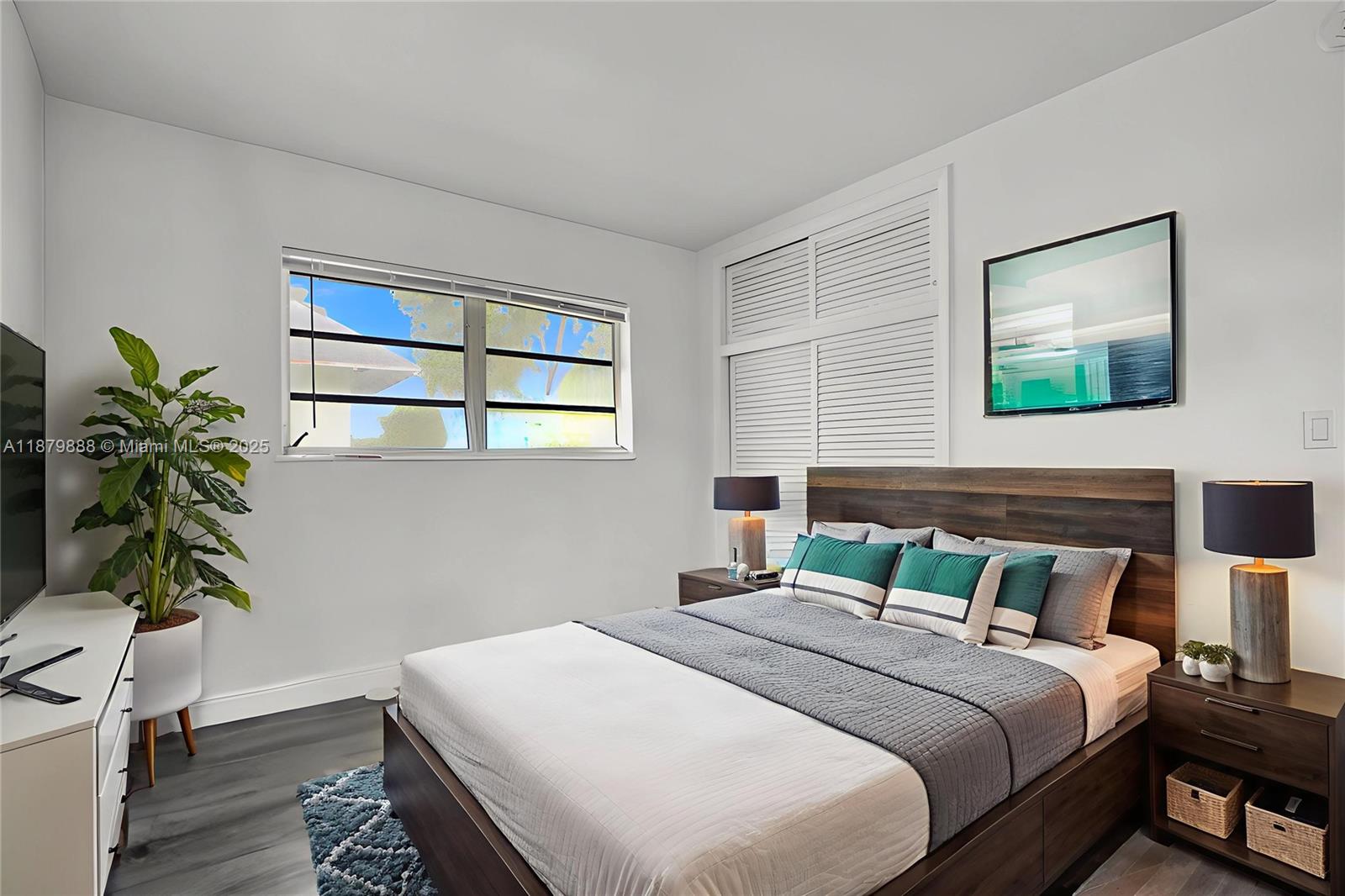 VILLAGE AT DADELAND CONDO - Residential