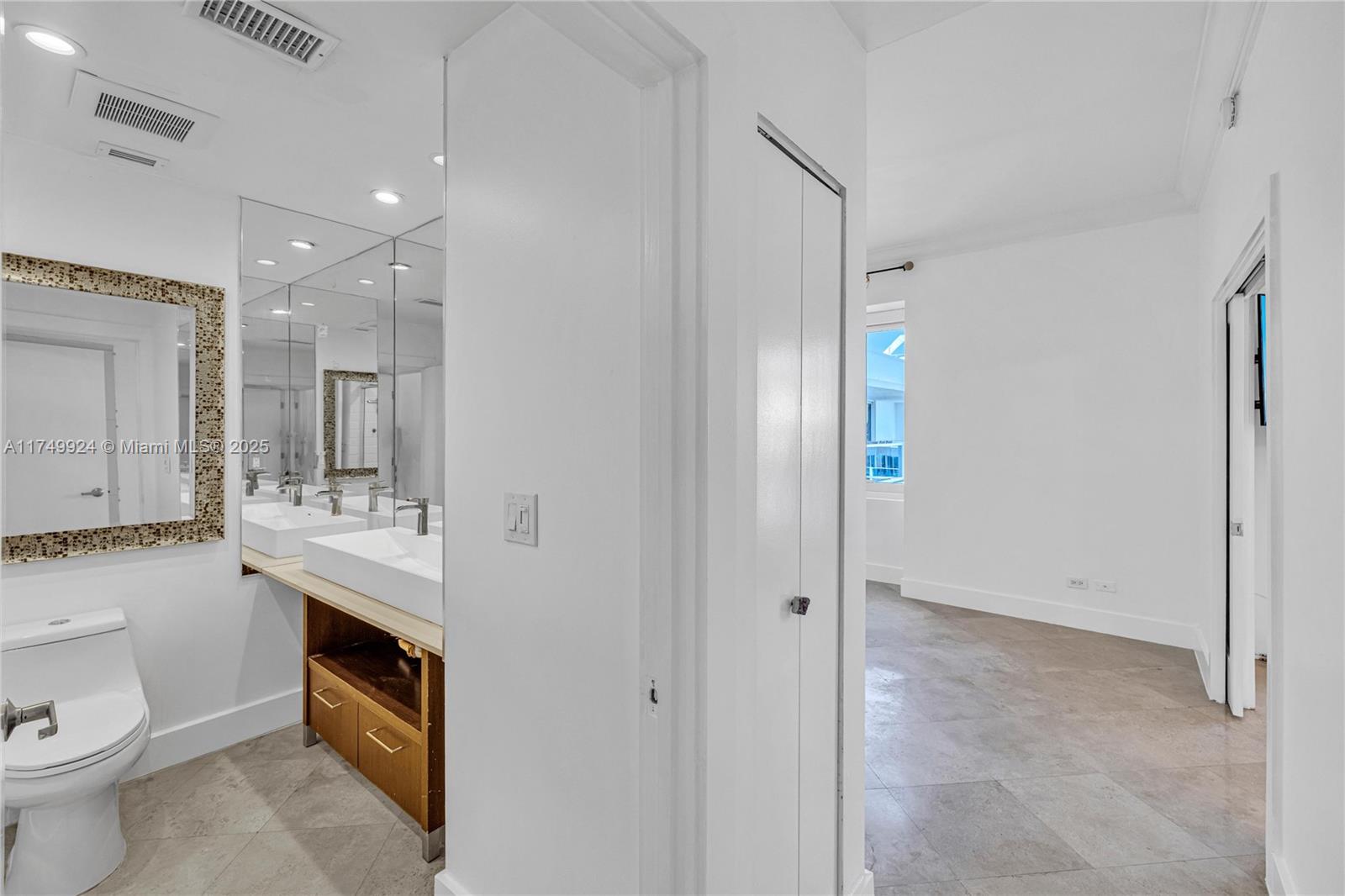 RONEY PALACE CONDO - Residential