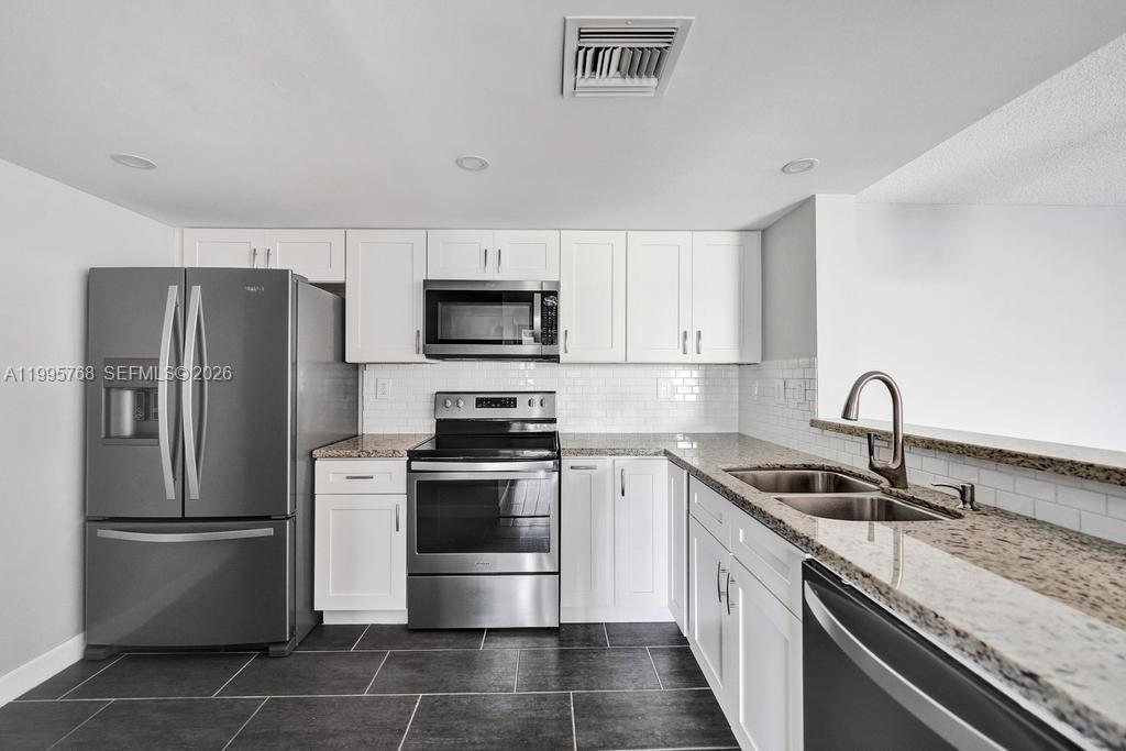 LAS OLAS BY THE RIVER CON - Residential Lease