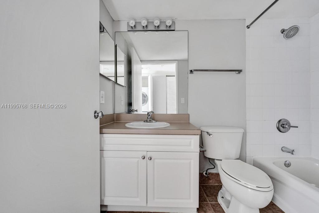 LAS OLAS BY THE RIVER CON - Residential Lease