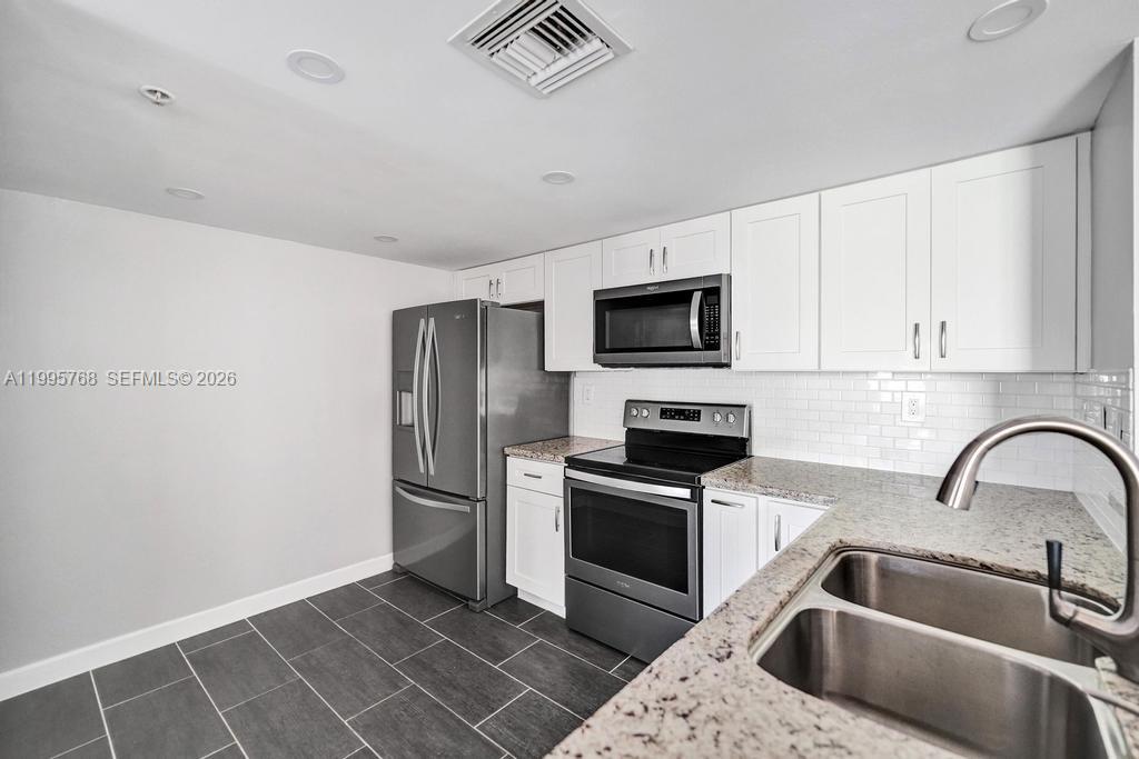 LAS OLAS BY THE RIVER CON - Residential Lease