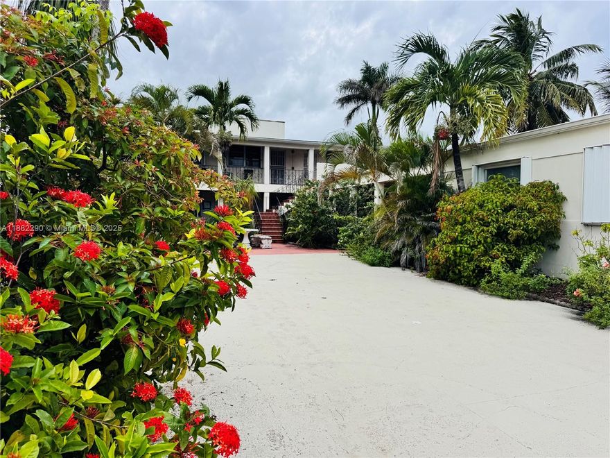 Enjoy peaceful living in this boutique apartment across from the golf course. This spacious studio apartment located in the heart of Hollywood, Florida. The apartment features a fully equipped kitchen and new flooring. Conveniently located within walking distance of Publix, various restaurants, and nightlife, and is only two miles from the beach. Enjoy peaceful