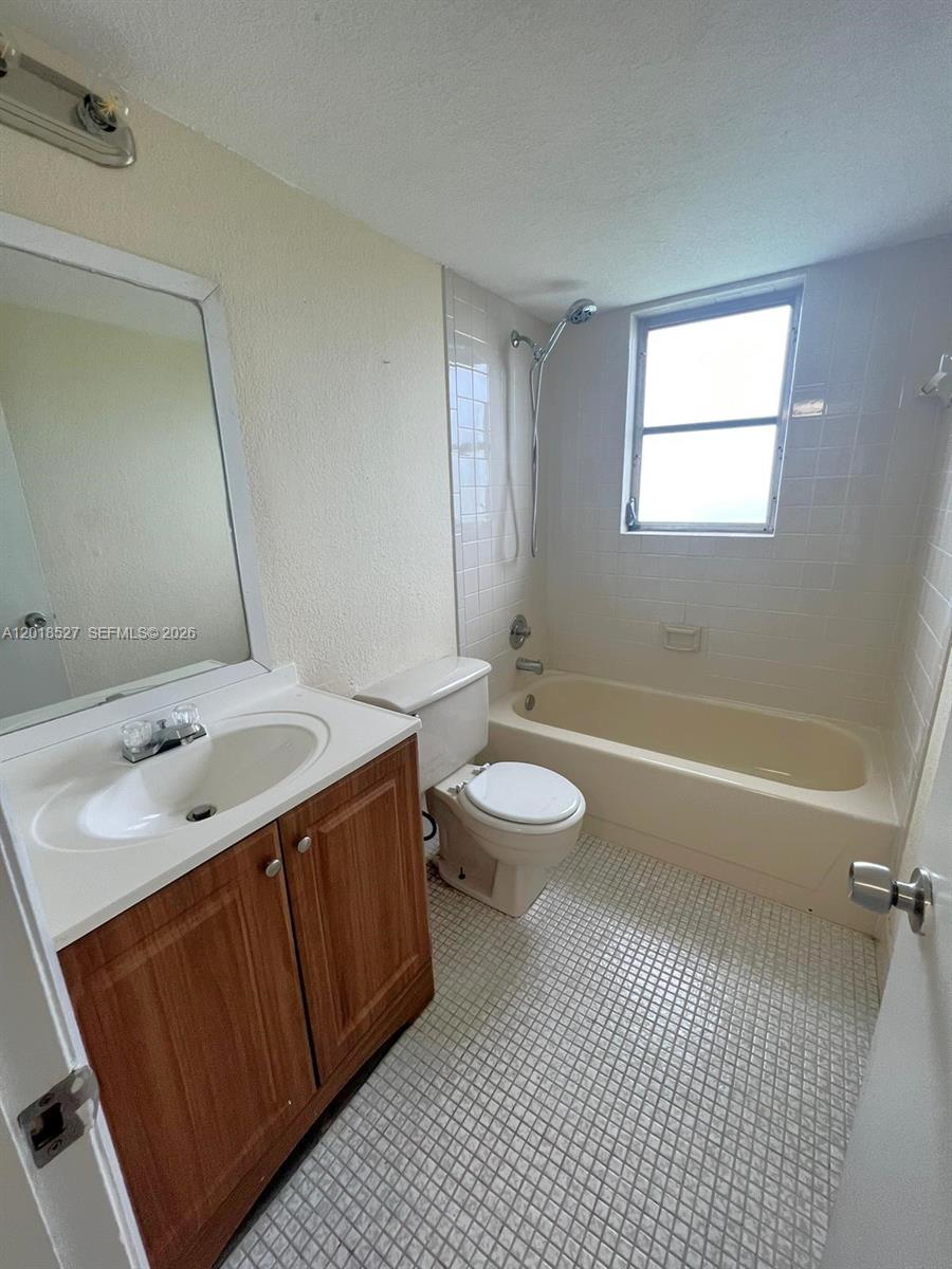 LAKESHORE AT UNIVERSITY P - Residential