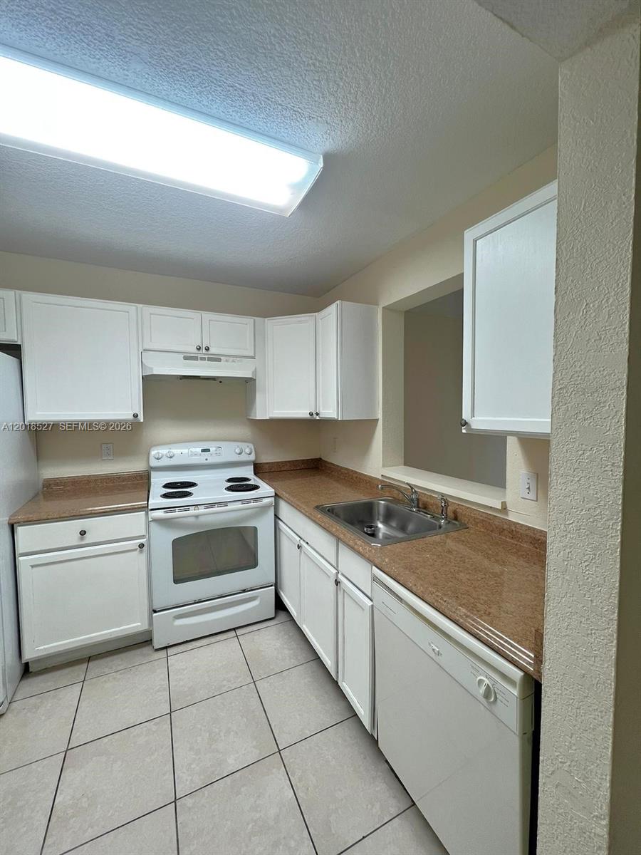 LAKESHORE AT UNIVERSITY P - Residential