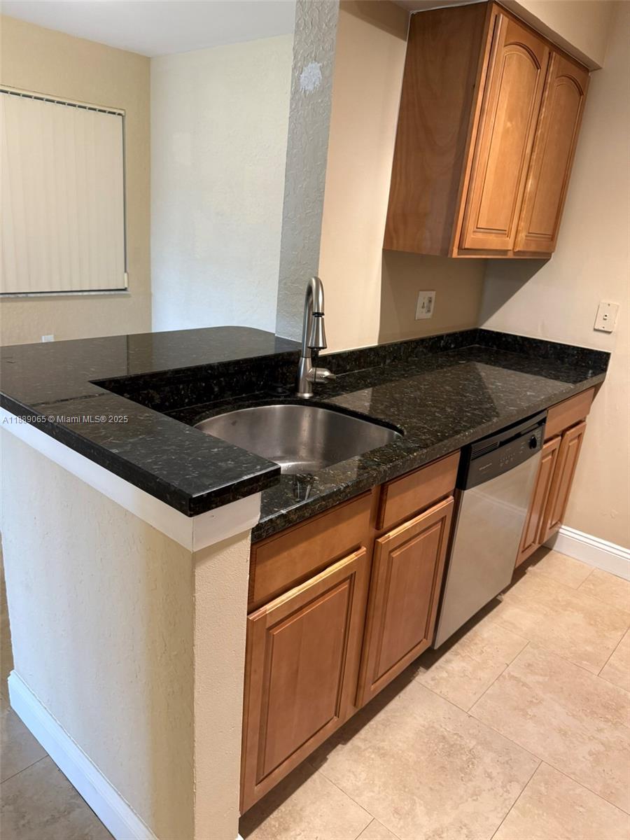 LAKEVIEW CLUB CONDO - Residential Lease