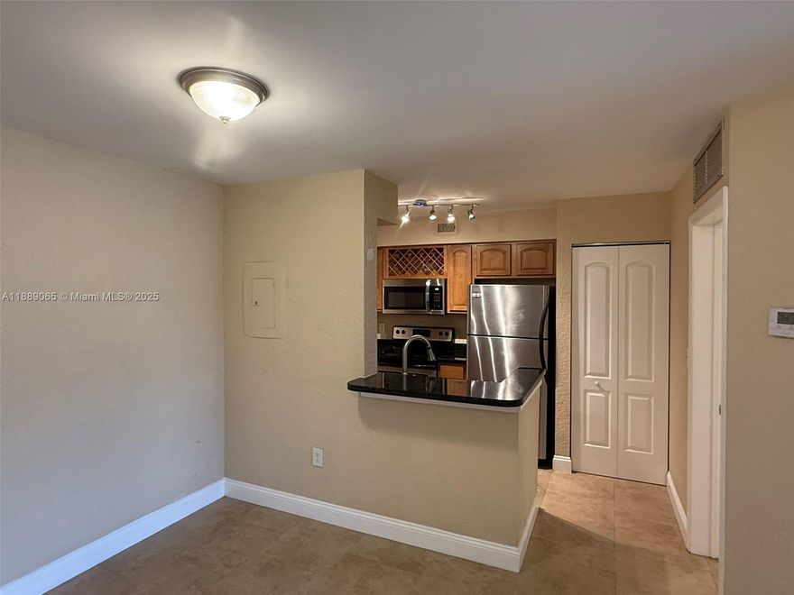24-Hour Association Approvals! Available October 13.
Renovated 1/1 ground floor, in-unit full washer/dryer, walk-in closet, and tile floors (no carpet).
Community amenities include 3 pools, 2 Jacuzzis, pool table room, fitness center, EV charging, car wash, tennis courts, picnic/BBQ areas, and scenic walking paths. 
Relax in a well-built, quiet community featuring new sidewalks, fresh exterior paint, and abundant parking.
Prime location just off I-95 between Commercial and Oakland Park Blvd., minutes to downtown Fort Lauderdale, Wilton Manors, and the beach. 
Water, sewer, and trash included. 
Pets welcome with no pet deposit.