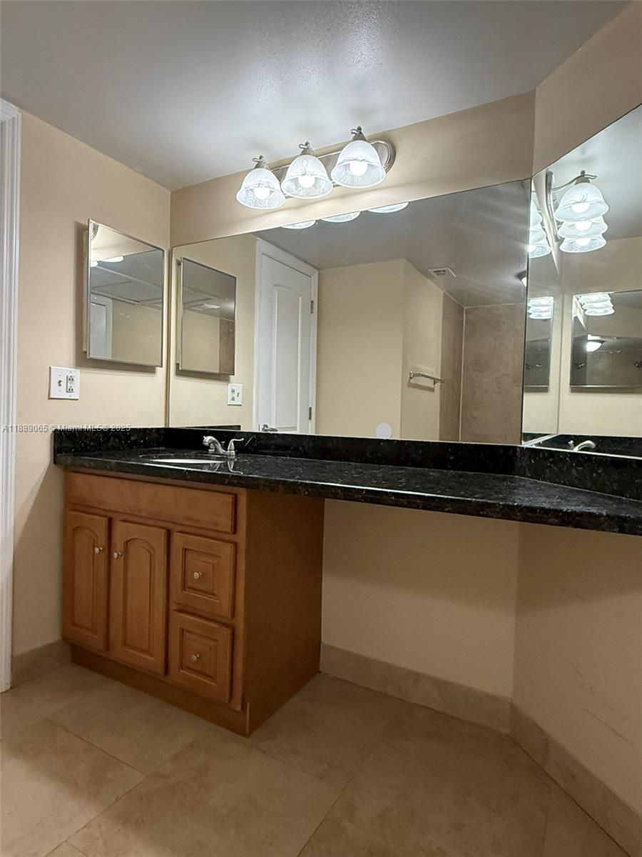 LAKEVIEW CLUB CONDO - Residential Lease