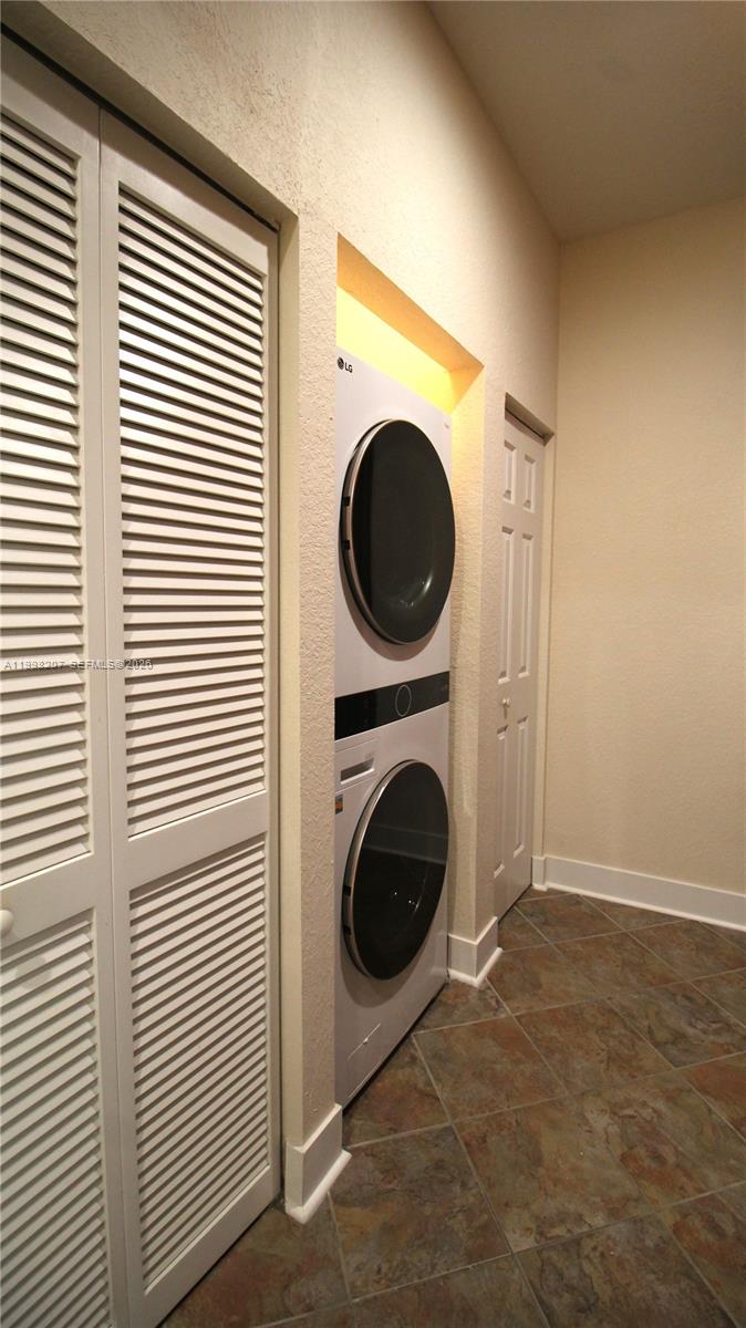 MERRICK PRESERVE CONDO - Residential