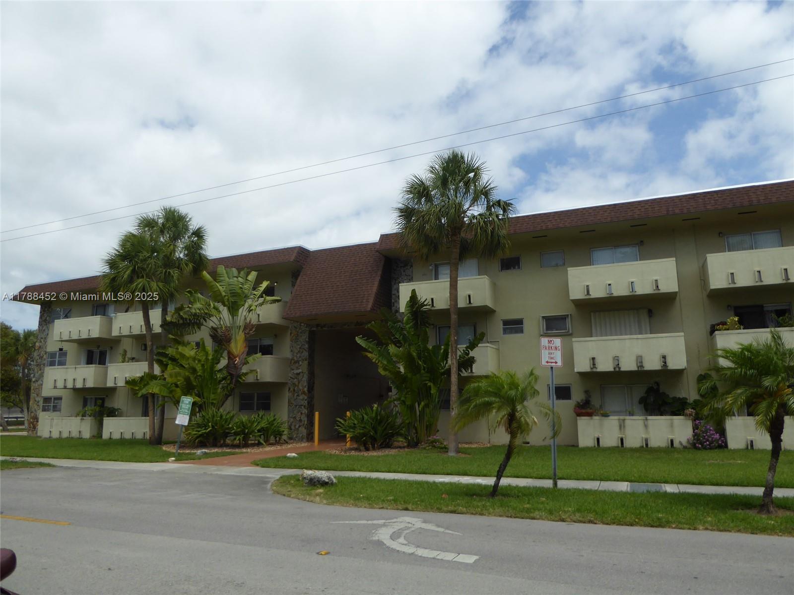 Rental Property at 7505 Sw 82nd St 320, Miami, Broward County, Florida - Bedrooms: 1 
Bathrooms: 1  - $1,750 MO.