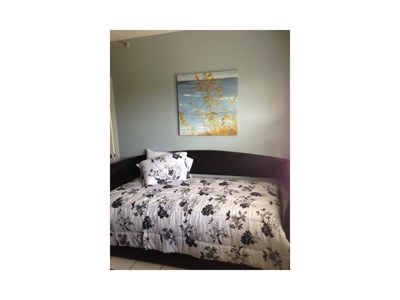 RIVERVIEW VILLAS CONDO - Residential Lease