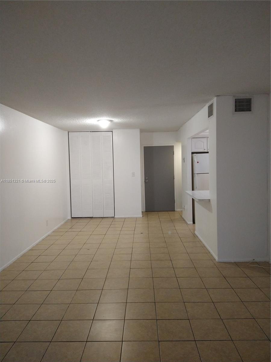 Oversized 1 Bedroom - 1 1/2 Bath Condo on the 3rd floor, tile floors in all rooms, large living area and plenty of closet space, including a large walk-in closet in master bedroom. Unit shows very clean. Central location close to 441 and shopping, restaurants & public transportation. No age restrictions.