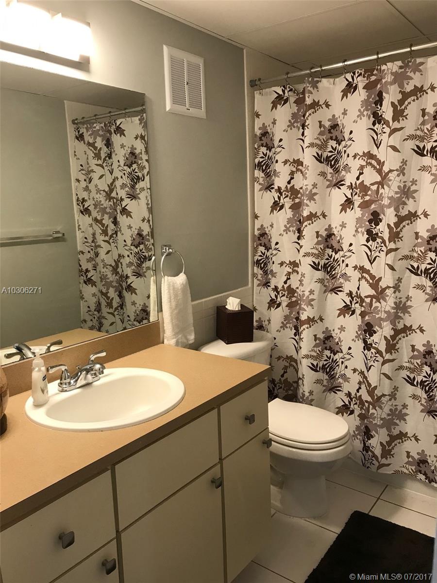 PALM VILLAGE CLUB CONDO - Residential Lease