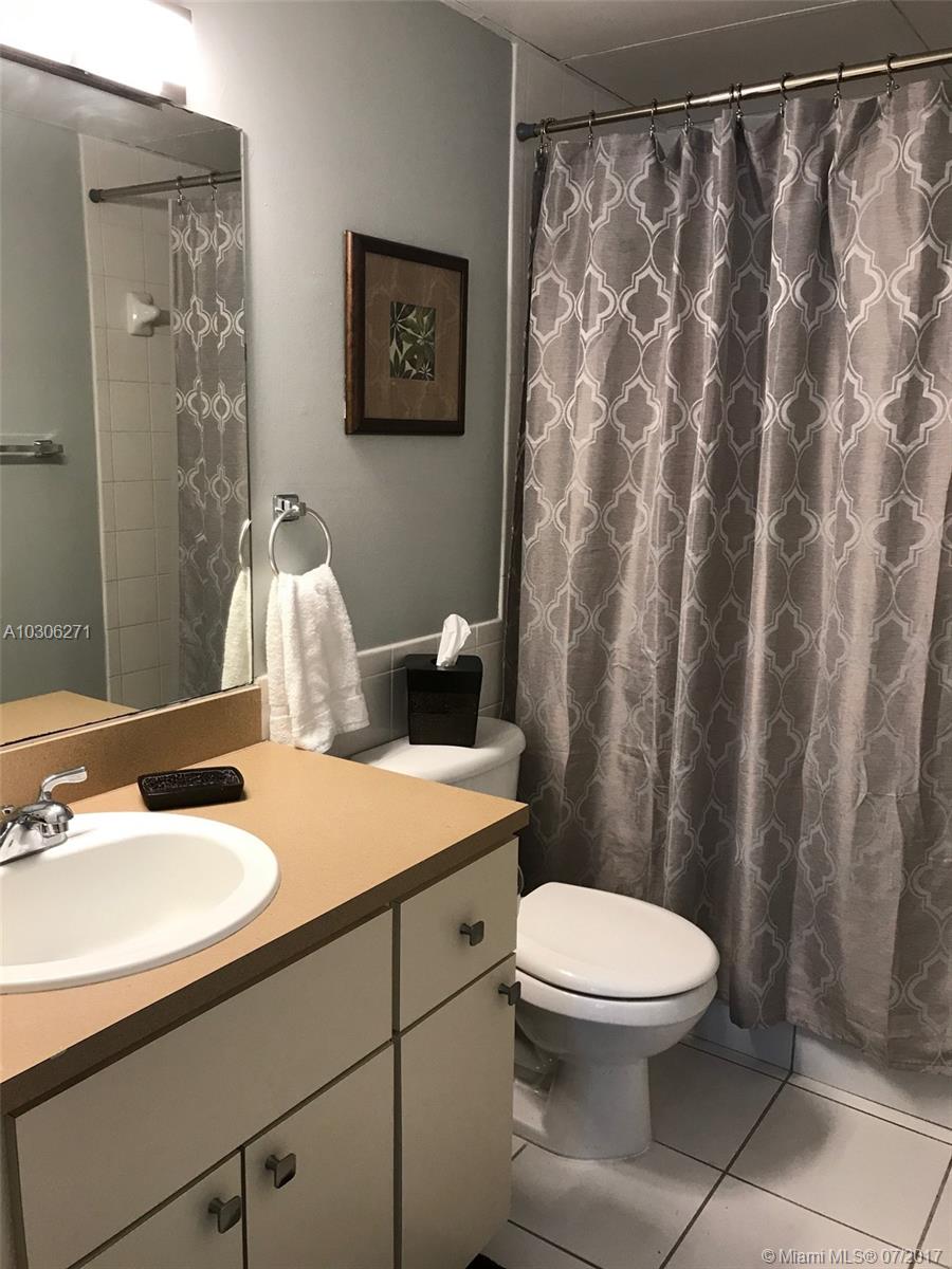 PALM VILLAGE CLUB CONDO - Residential Lease