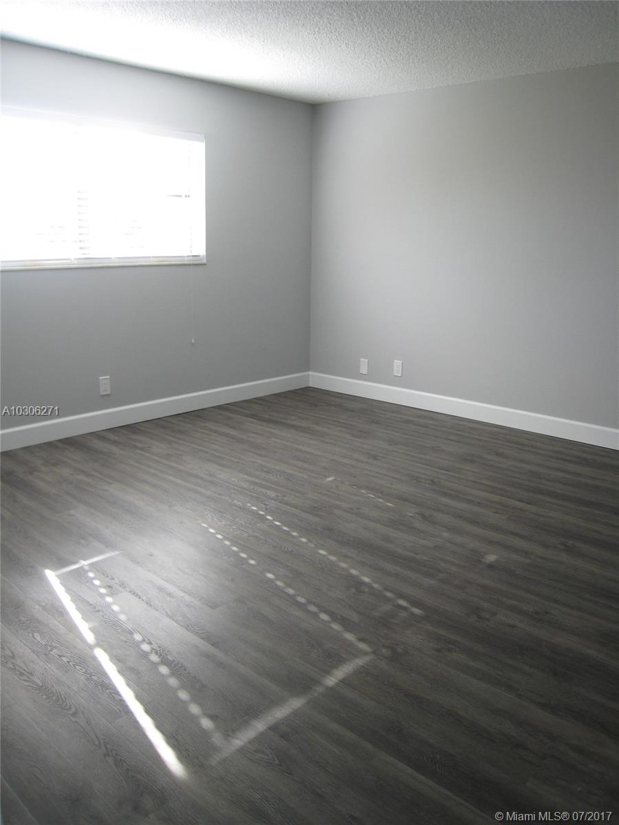 PALM VILLAGE CLUB CONDO - Residential Lease