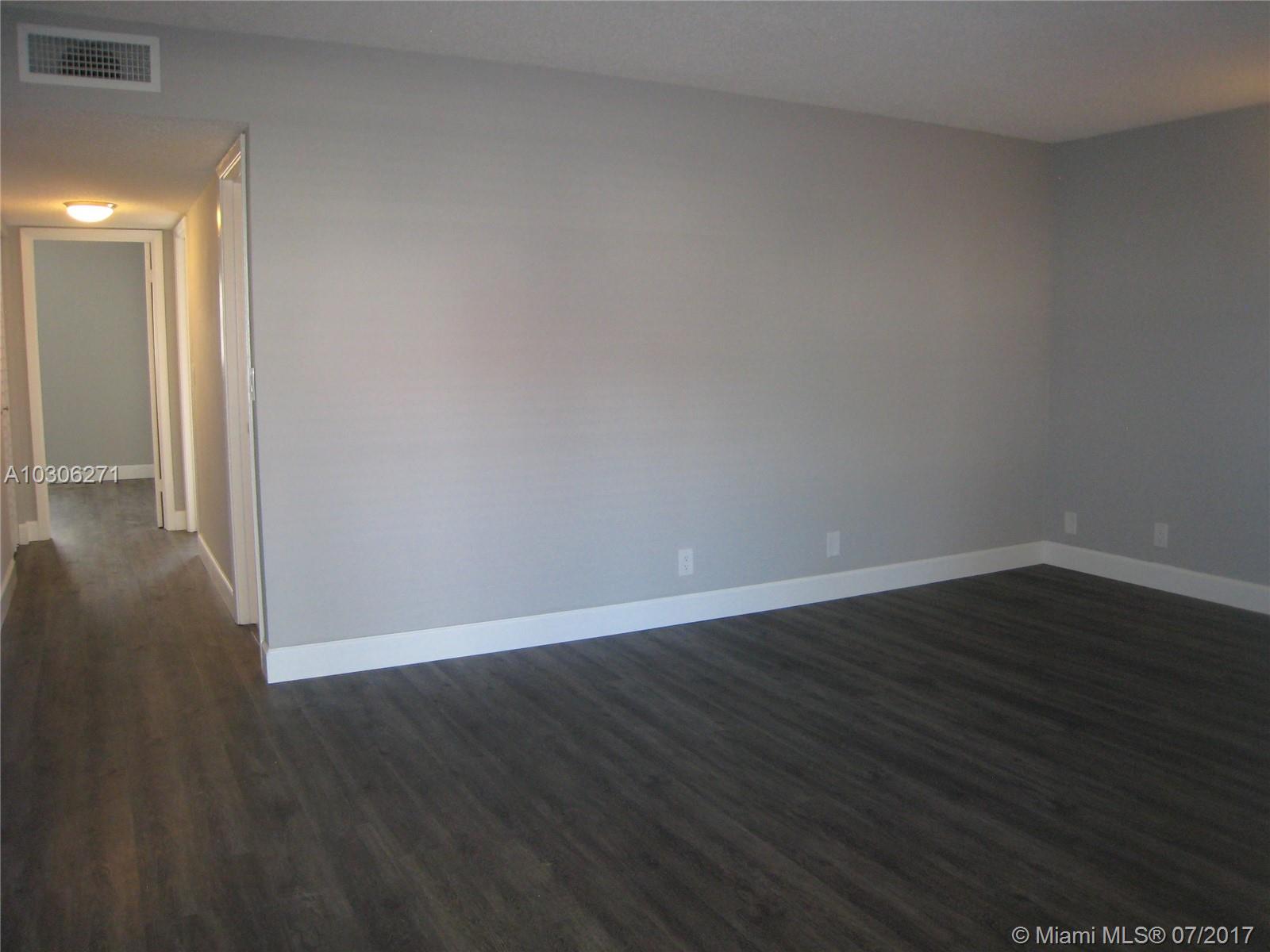 PALM VILLAGE CLUB CONDO - Residential Lease