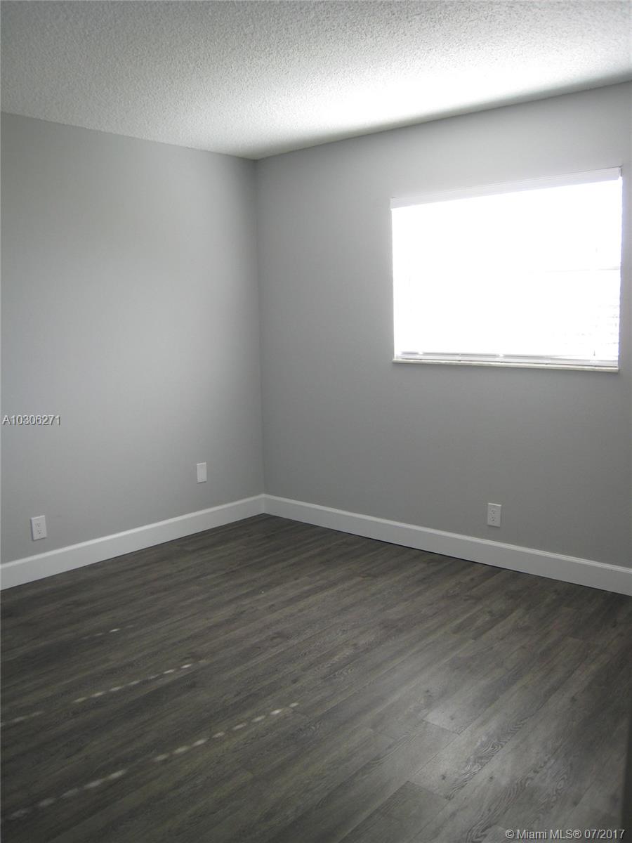 PALM VILLAGE CLUB CONDO - Residential Lease