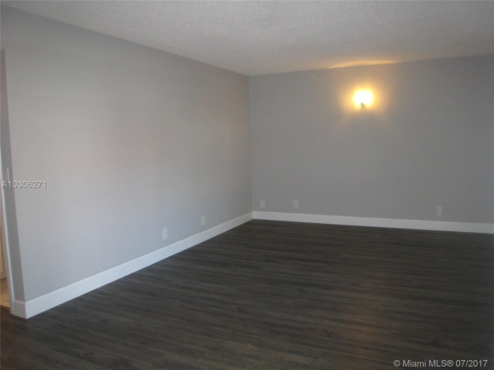 PALM VILLAGE CLUB CONDO - Residential Lease