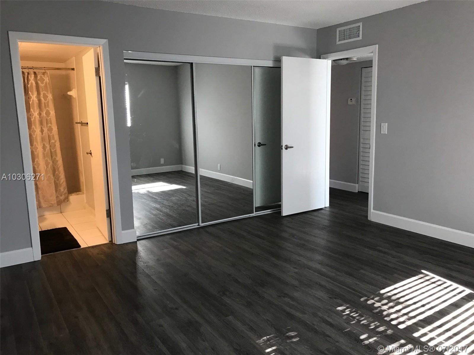 PALM VILLAGE CLUB CONDO - Residential Lease